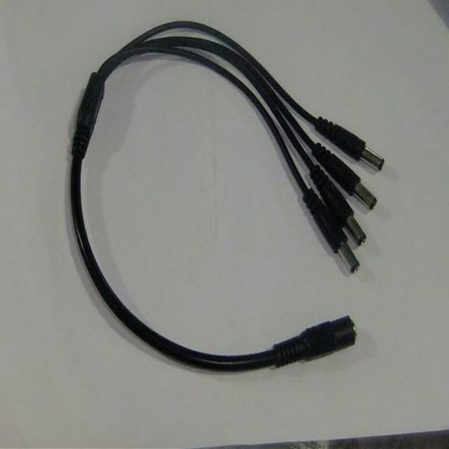 Divisor De Energia Saxxon / Tipo Pulpo/ 4 Conectores Macho/ 2.1Mm/ 1 Conector Hembra